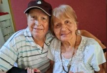 Necesitamos un amor así: Abuelo cuida la salud de su esposa anotando todo Abuelo se hace viral por el amor que demuestra