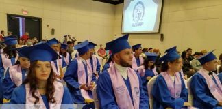 Nuevos bachilleres del ILCOMP, Managua contentos al cumplir sus metas