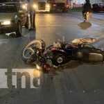 Motociclista y acompañante con bebé en brazos lesionados por accidente en Juigalpa