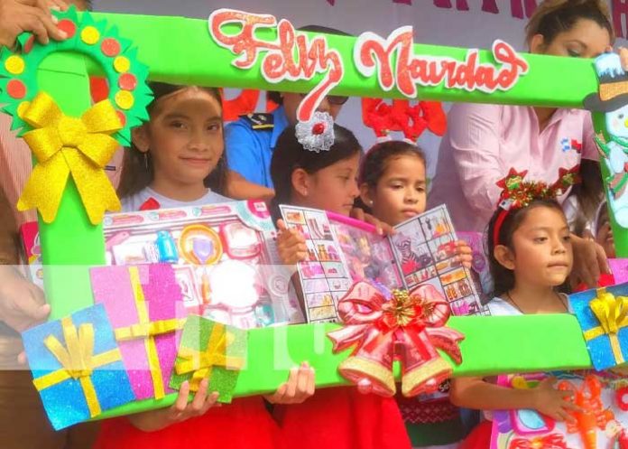 Los niños y niñas de Boaco reciben su regalo navideño