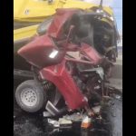 Caballada: Muere aplastado en medio de 2 furgones en Colombia (Video fuerte) Muere aplastado: 2 tráilers lo chocan en Colombia