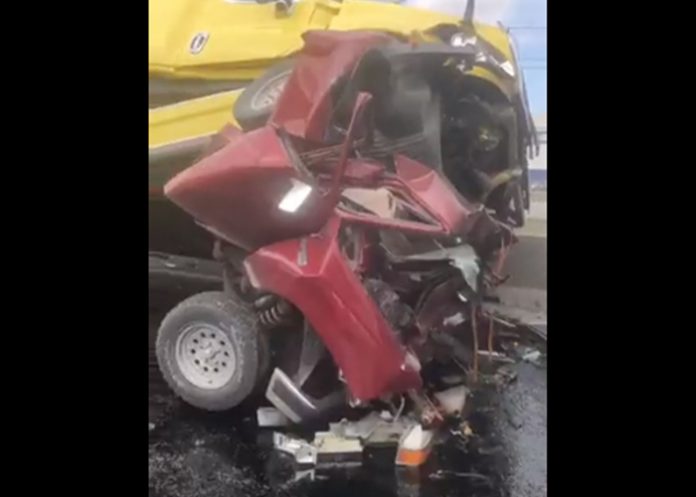 Muere aplastado: 2 tráilers lo chocan en Colombia