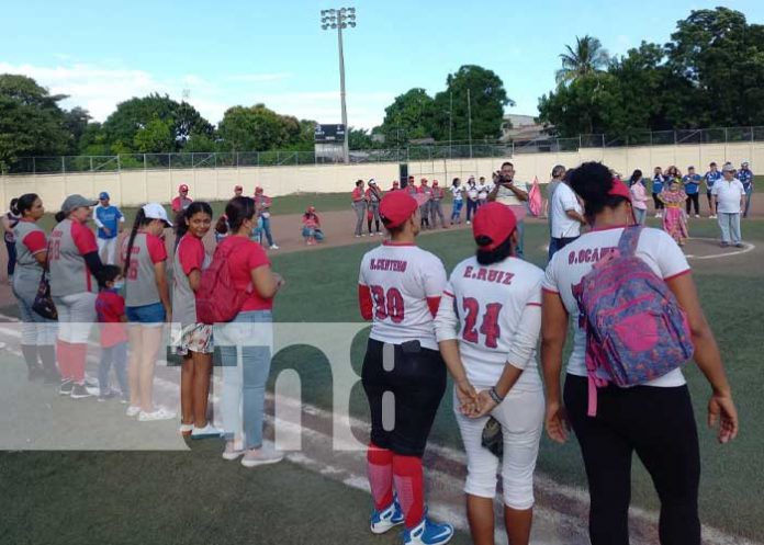 Foto: Madres de familia participan de 5to campeonato de softball en Managua / TN8