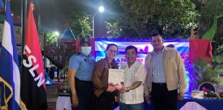 Entregan certificados de reconocimiento a 410 familias inspiradoras