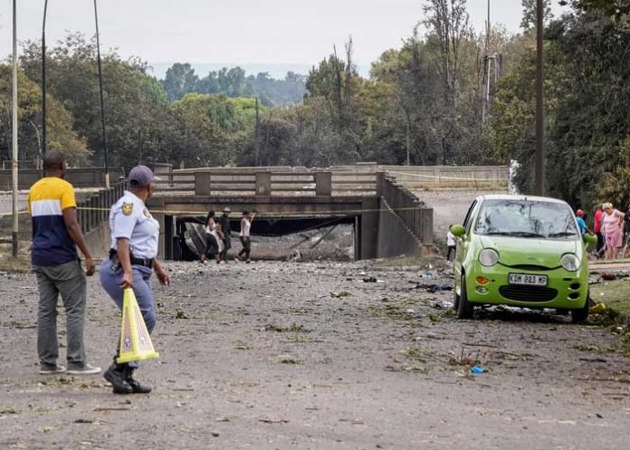 Asciende a 26 la cifra de muertos tras la explosión de un camión en Sudáfrica