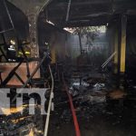Incendio deja a ciudadano sin carro y sin casa en Granada