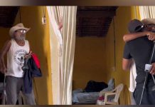 Video: Abuelito muestra su dolor al enterarse de la muerte de Pelé Video: Abuelito muestra su dolor al enterarse de la muerte de Pelé