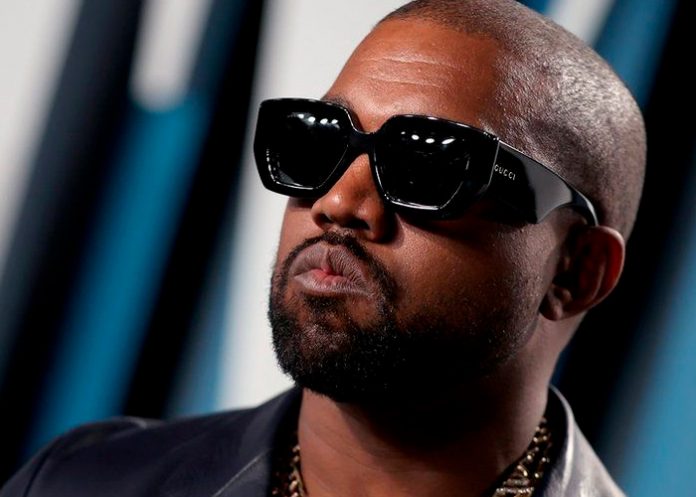 2 Suspenden la cuenta de Twitter de Kanye West, tras polémico tuit