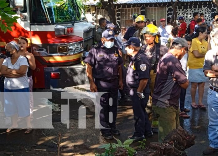 2 Familia queda en la intemperie al quemarse su vivienda en Managua