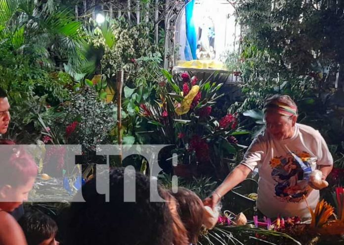 Barrios de Managua con fervor y amor le cantan a la Virgen María