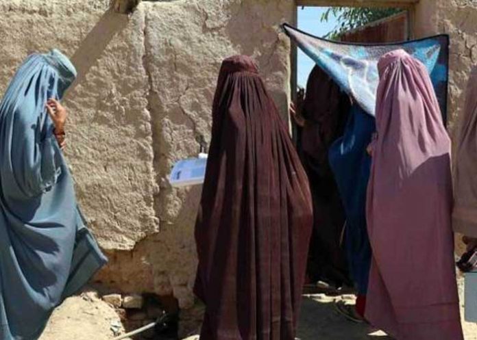 Veintisiete personas azotadas en público en Afganistán