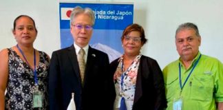Cooperación japonesa dona fondos para dotar de camiones de basura a tres municipios del país