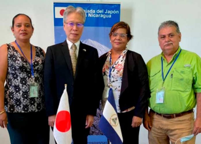 3 Cooperación japonesa dona fondos para dotar de camiones de basura a tres municipios del país