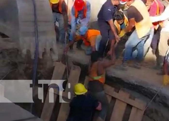 3 Rescatan con vida a obreros soterrados en Moyogalpa, Isla de Ometepe