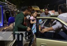 Motociclista y acompañante con bebé en brazos lesionados por accidente en Juigalpa Motociclista y acompañante con bebé en brazos lesionados por accidente en Juigalpa