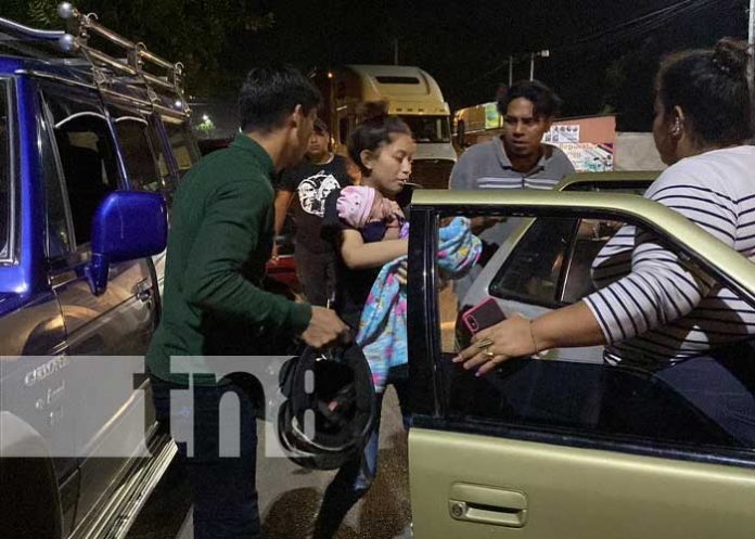 Motociclista y acompañante con bebé en brazos lesionados por accidente en Juigalpa