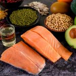 Consumir estos 6 alimentos te puede ayudar a prevenir el cáncer de colon