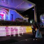 Foto: Nicaragüenses realizan recorridos por altares ubicados en la Avenida Bolívar a Chávez / TN8