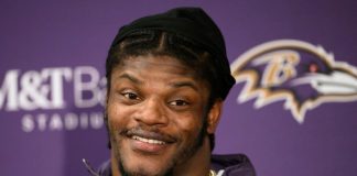 Lamar Jackson pide disculpas por un tuit vulgar hacia un fanático