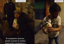¡Hombre digno de aplaudir! Regala comida y juguetes a personas de la calle Hombre se hace viral por regalar comida y juguetes