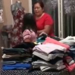 Para que aprenda: La agarran a fajazos limpios por llegar noche a su casa Jovencita castigada con cinturón por llegar noche a casa