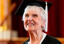 “Nunca se rindan” Se graduó a los 90 años de Licenciada en Estudios Generales “Nunca se rindan” Se graduó a los 90 años de Licenciada en Estudios Generales