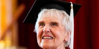 “Nunca se rindan” Se graduó a los 90 años de Licenciada en Estudios Generales