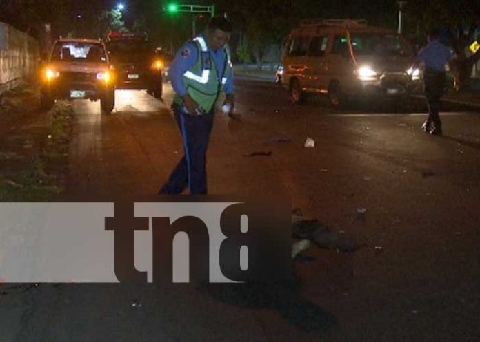 Motociclista entre la vida y la muerte tras impactar contra peatón en Managua