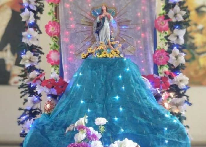 Monseñor Giordiano, alentó a la población a dedicar sus propios altares a La Virgen, dando origen a La Gritería