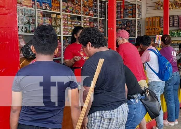 apolv-3 Foto: Dinamismo comercial con puestos de pólvora en Managua / TN8