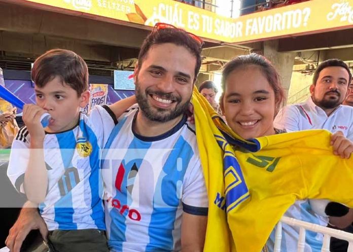 Foto: Nicaragüenses celebrando el pase de Argentina a la final de la Copa del Mundo / TN8
