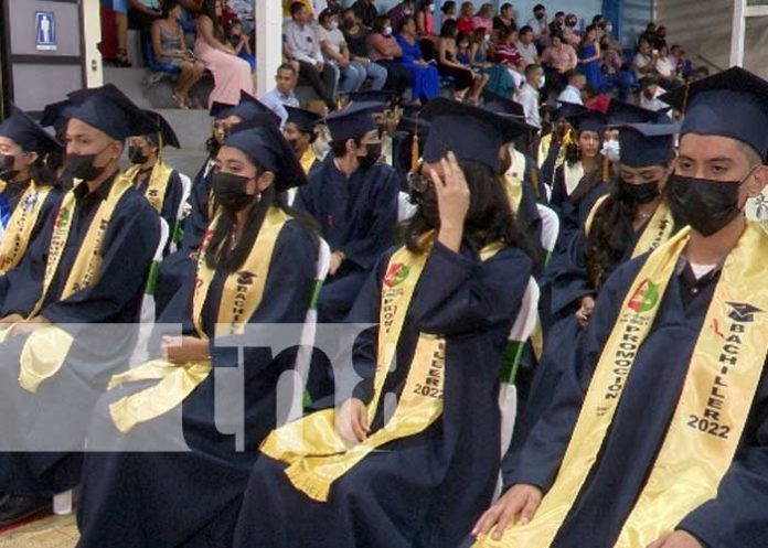 Foto: Promoción de bachilleres en el Instituto Ramírez Goyena, en Managua / TN8