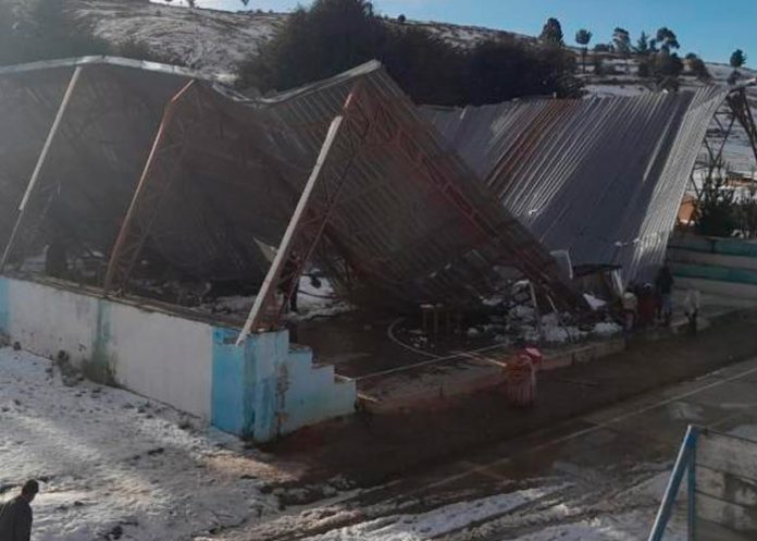 Cinco muertos al caer el techo de una escuela de Bolivia durante una promoción