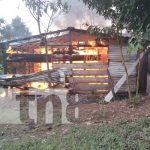 Vivienda reducida a cenizas en Bonanza por explosión de un tanque de gas Foto: Explosión e incendio en una vivienda de Bonanza / TN8
