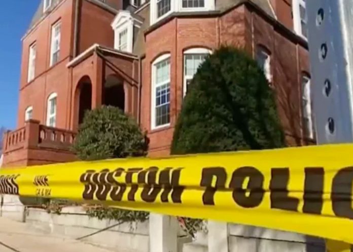 Hallan cadáveres de 4 bebés en departamento de Boston