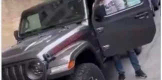 Mujer descubre a su esposo engañándola con otro