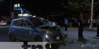 ¡Sangriento! Muere motociclista al chocar de frente contra un taxi en Managua