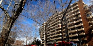 ¡Viva de milagro! Niña de 3 años cae desde el piso 14 de un edificio en Chile
