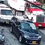 ¡De milagro! Tráiler la atropelló, le pasó por encima y sobrevive en Colombia ¡De milagro! Tráiler la atropelló, le pasó por encima y sobrevive en Colombia