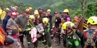 ¡Sana y Salva! Rescatan a niña aferrada al cadáver de su madre en Colombia
