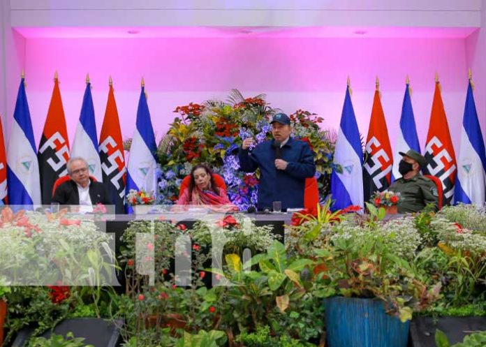 Foto: Presidente de Nicaragua, Daniel Ortega, junto a la Vicepresidenta Rosario Murillo, en conmemoración a 50 años del terremoto / TN8