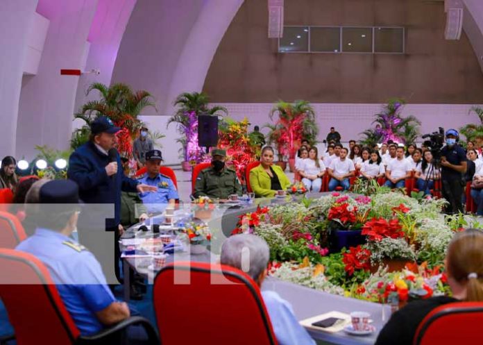 Foto: Presidente de Nicaragua, Daniel Ortega, junto a la Vicepresidenta Rosario Murillo, en conmemoración a 50 años del terremoto / TN8
