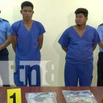 Tras las rejas un par de traficantes de drogas del barrio Bertha Díaz, en Managua Foto: Captura de traficantes de drogas en Managua / TN8