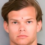 Con sangre en las manos arrestan en Florida a joven tras matar a su mamá Con las manos ensangrentadas capturan en Florida a joven por matar a su mamá
