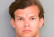 Con sangre en las manos arrestan en Florida a joven tras matar a su mamá Con las manos ensangrentadas capturan en Florida a joven por matar a su mamá