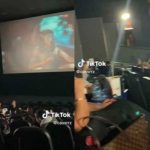 Cachan a pareja en actos indecentes dentro del cine