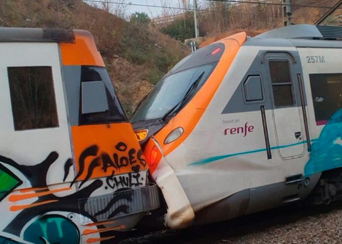 Al menos 155 personas heridas dejó un choque de dos trenes en España