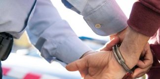 Tras las rejas cinco amigos en España acusados violadores en serie