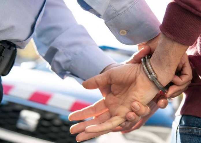 Tras las rejas cinco amigos en España acusados violadores en serie