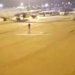 Migrantes logran escapar tras una falsa labor de parto en un avión en España Más de 20 migrantes logran escapar tras una falsa labor de parto en España